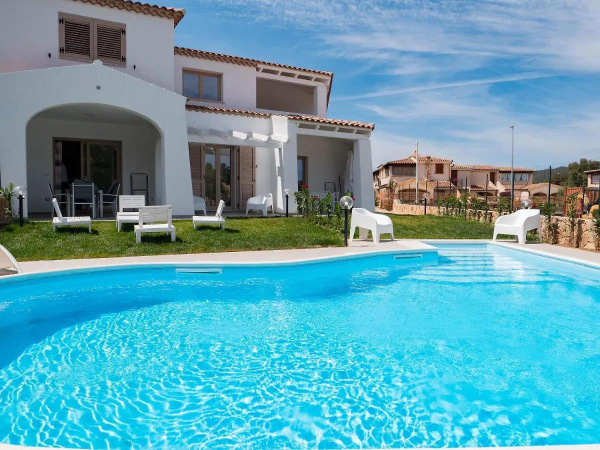 Villetta Con Piscina Budoni Affitti Spiaggia 700 Mt Tatil Evi