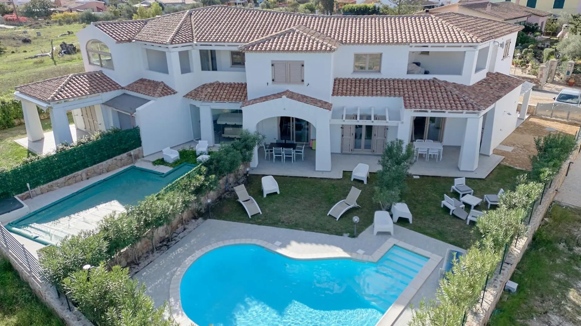 Villetta Con Piscina Budoni Affitti Spiaggia 700 Mt ile iletişim
