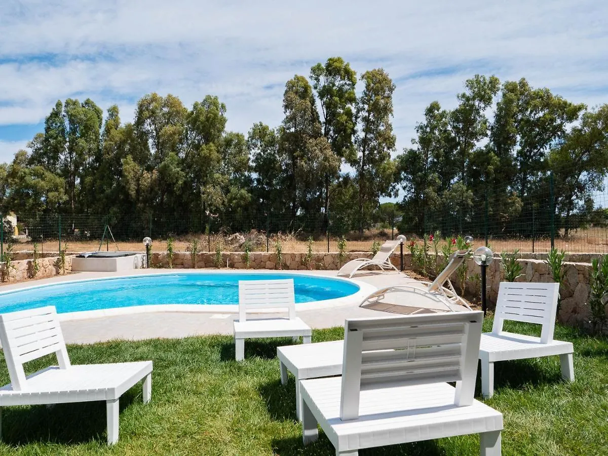 Villetta Con Piscina Budoni Affitti Spiaggia 700 Mt Ferienhaus